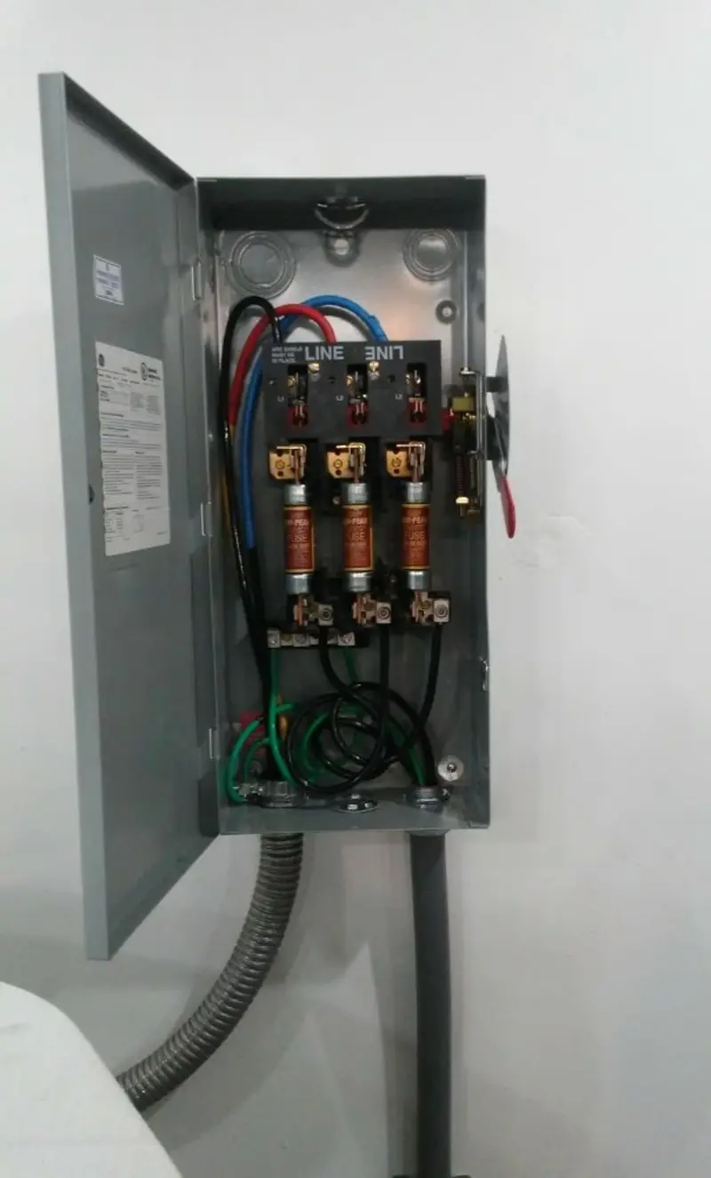 Three-phase disconnect switch installed for Smoke Detector Installation in Salmon